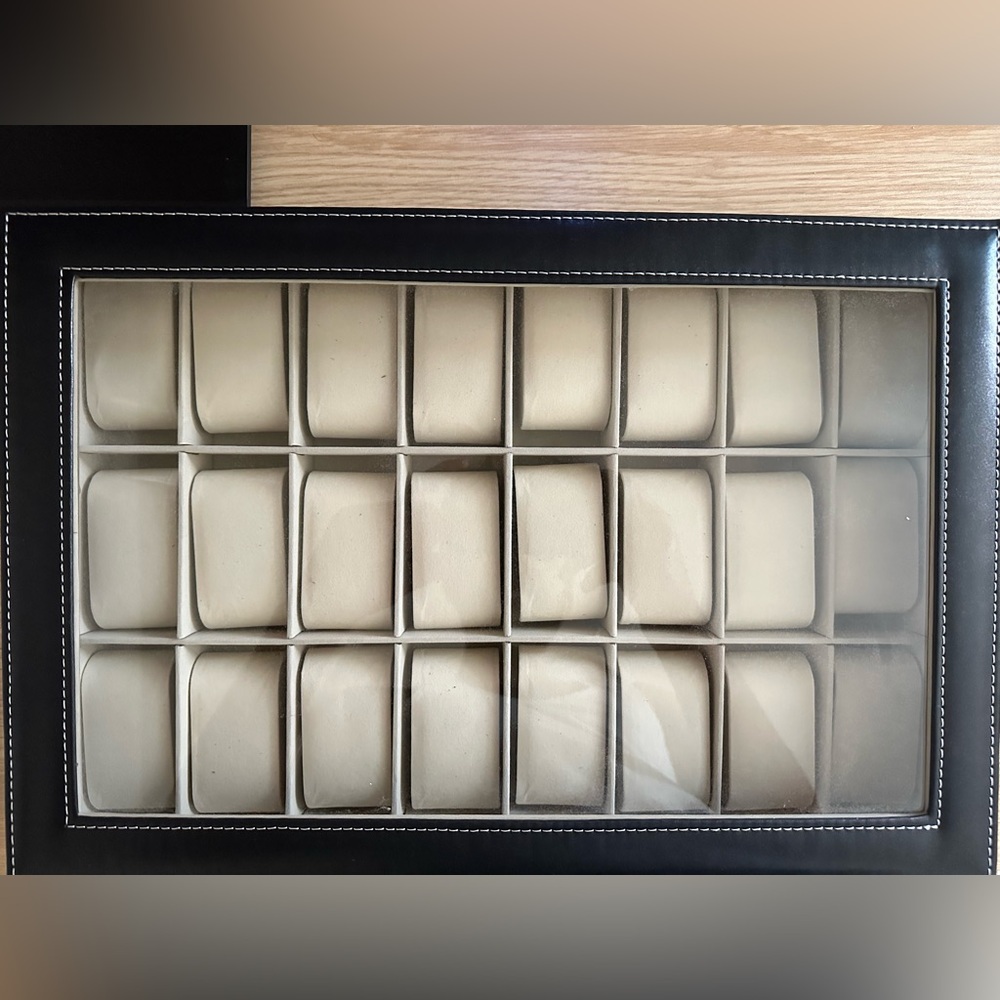 New !!! 24 slots Watch Organizer box with lock keys